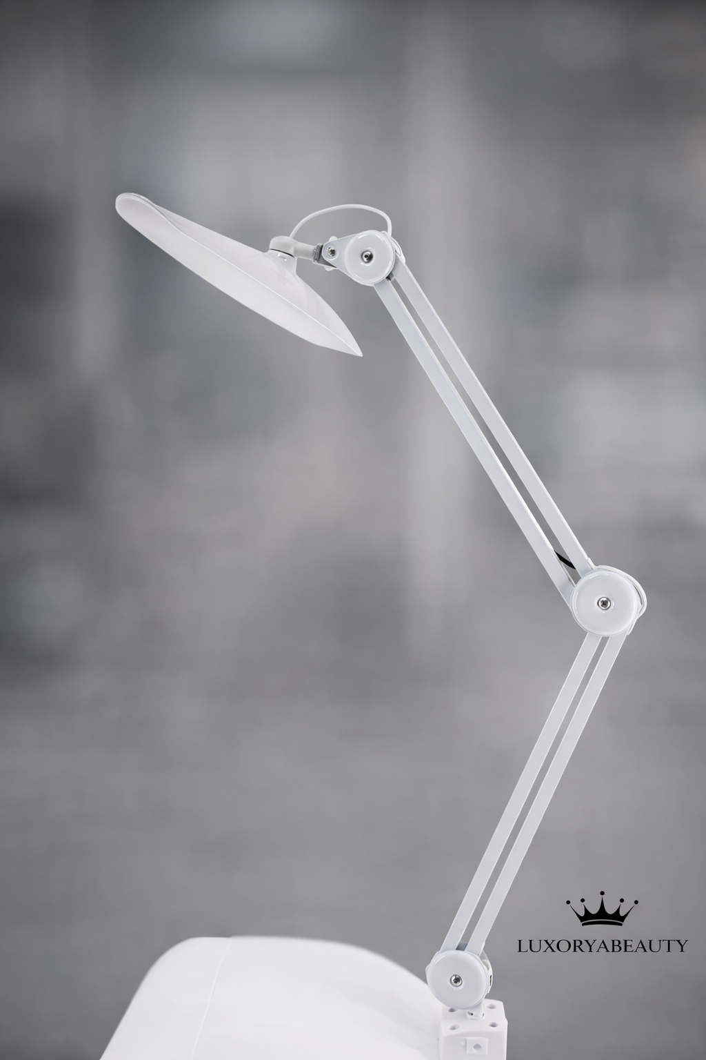 Lampă Profesională Fără Umbre SP-19 24W cu Prindere pe Masă – LED, Braț Reglabil, Lumină Naturală pentru Manichiură & Salon