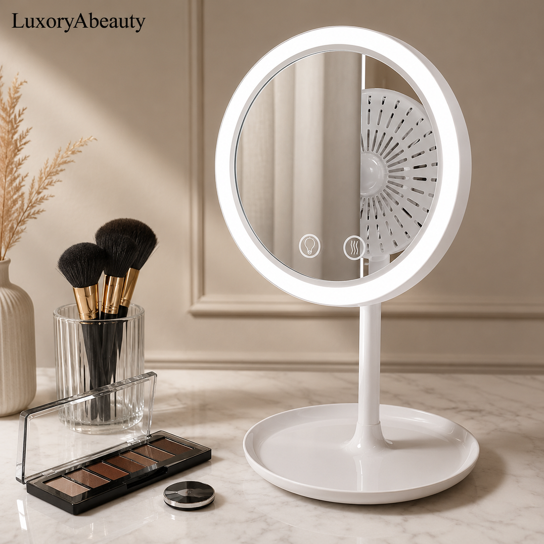 Oglindă LED cu Ventilator, Funcție Touch și Zoom 5X - Înclinare 180°, Alimentare Duală USB și Baterii AA, Dimensiuni 33,5x20x17 cm, Alb