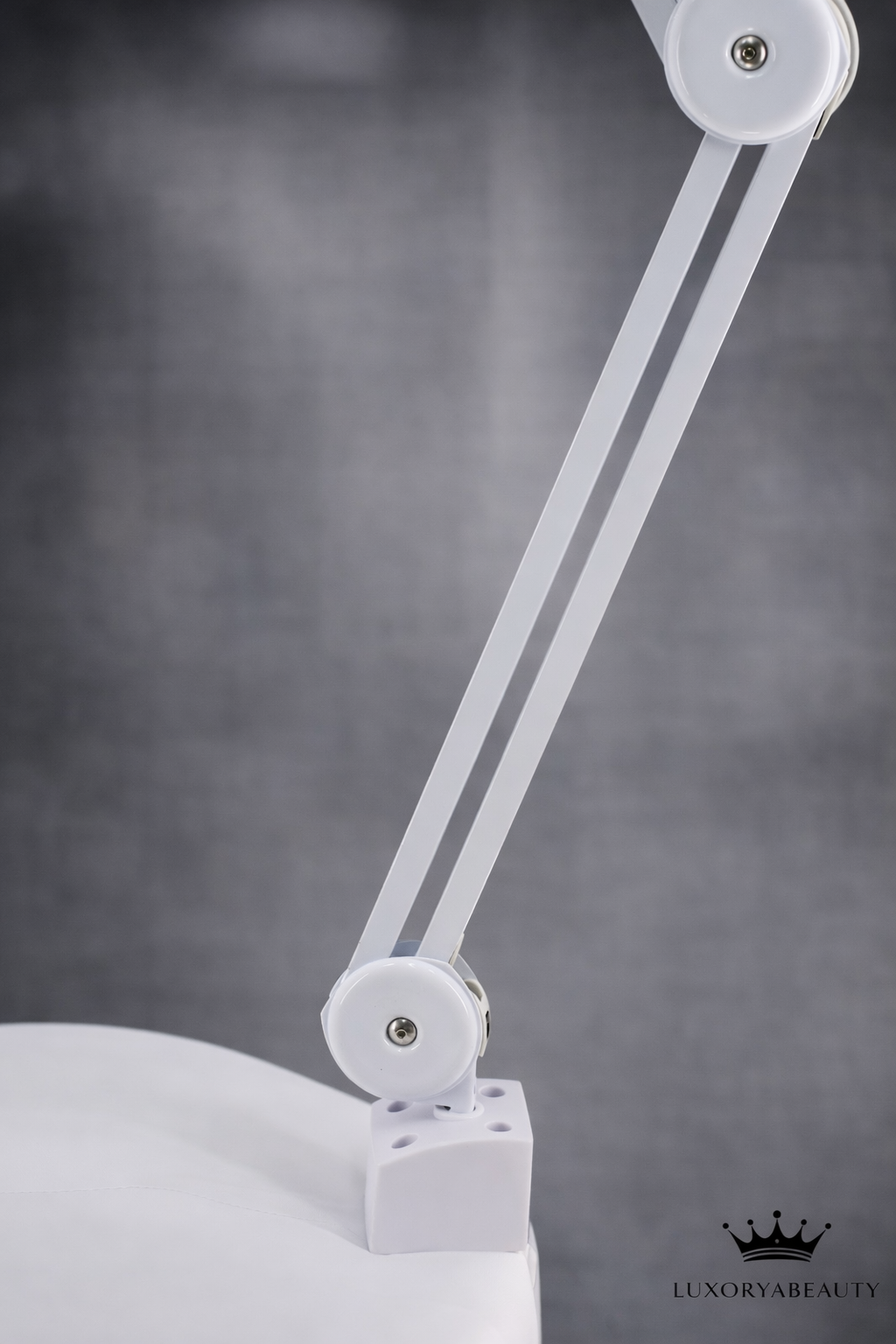 Lampă Profesională Fără Umbre SP-19 24W cu Prindere pe Masă – LED, Braț Reglabil, Lumină Naturală pentru Manichiură & Salon