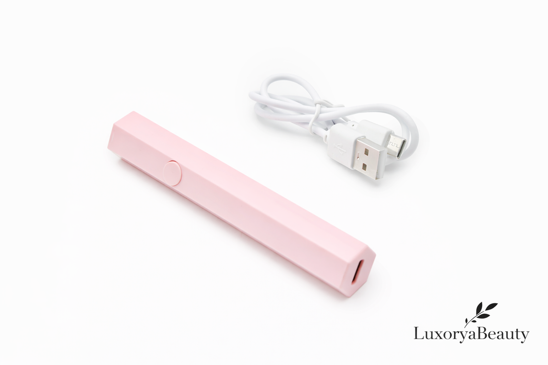 Lampă UV LED Mini Portabilă Hexagonală Roz pentru Gel și Ojă Semipermanentă – LuxoryaBeauty, USB, Compactă, Profesională