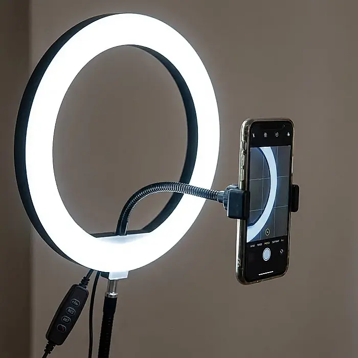Lampa Circulară Ring Light DLUX - Diametru 33 cm, Trepied Profesional Reglabil până la 2.1 m, Suport Telefon Universal și 3 Moduri de Lumină: Iluminare Profesională pentru Machiaj, Foto-Video și Live